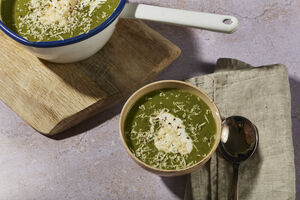 Watercress and pea soup with fresh horseradish