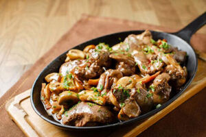 Liver with mushrooms, bacon and mash