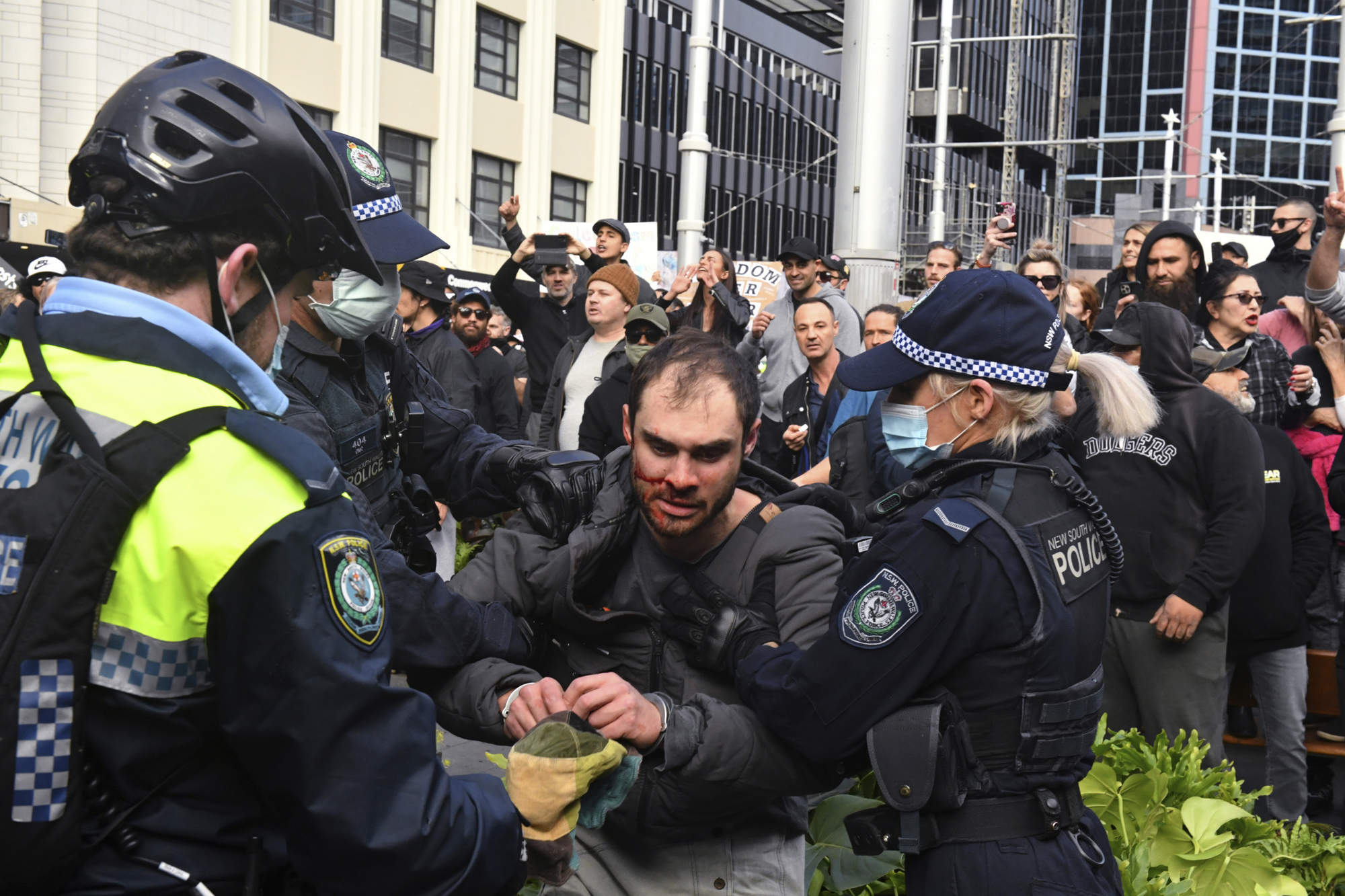 Thousands protest lockdown across Australia