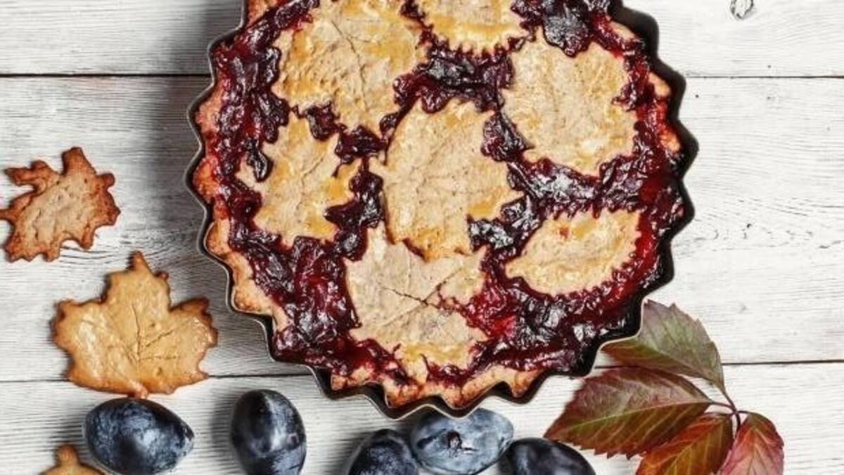 Prune and plum tart