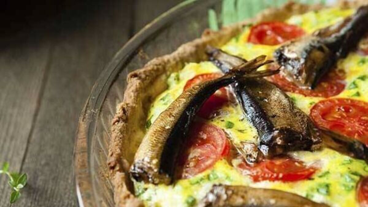 Sardine and tomato tart