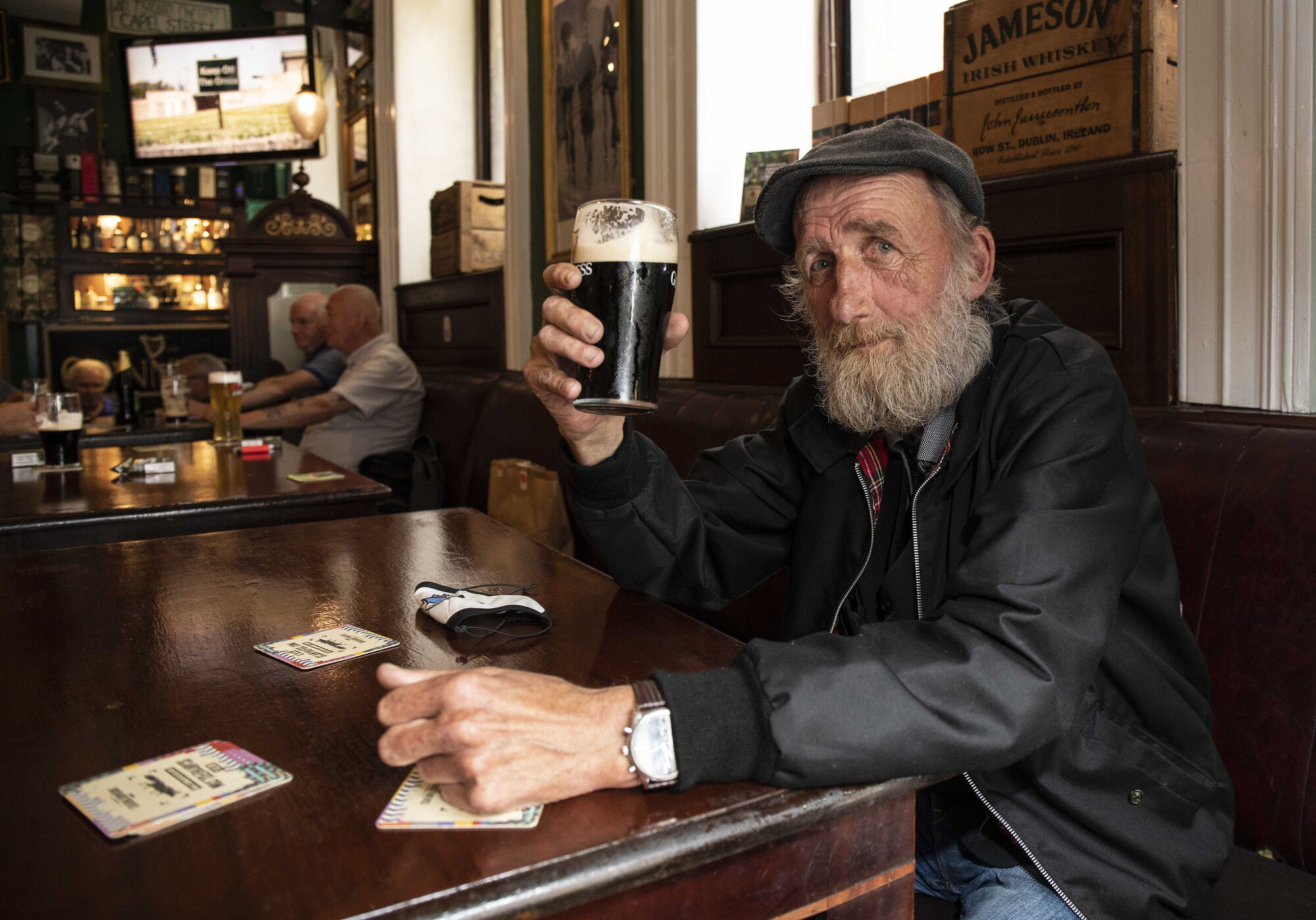 1,345 new Covid-19 cases confirmed as indoor dining in pubs and restaurants returns
