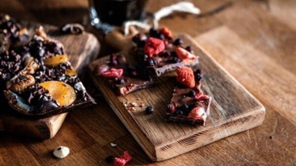 Chocolate and dried fruit bites