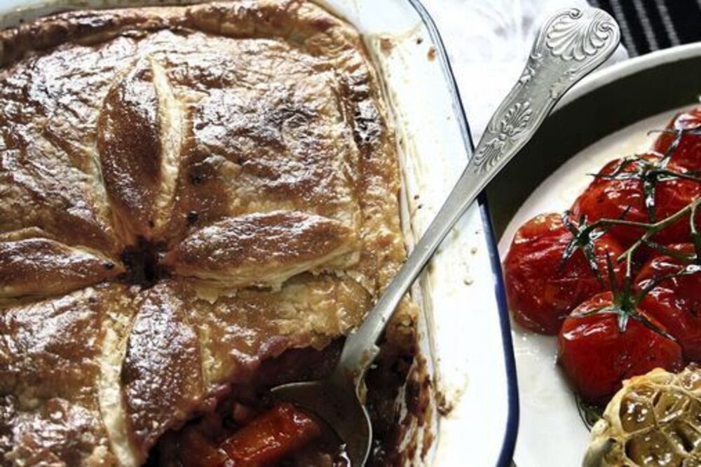 Puff pastry beef pie