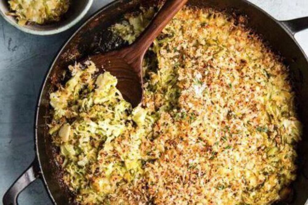 Cheesy gratin of leeks and brussels sprouts