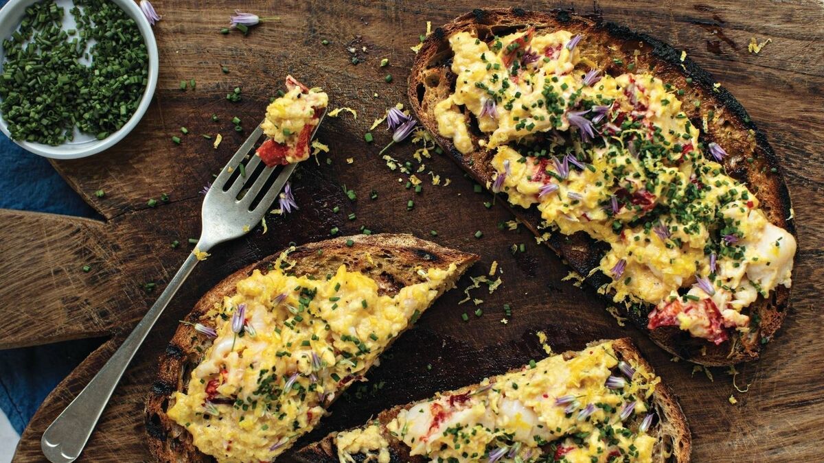 Scrambled eggs with lobster and chives