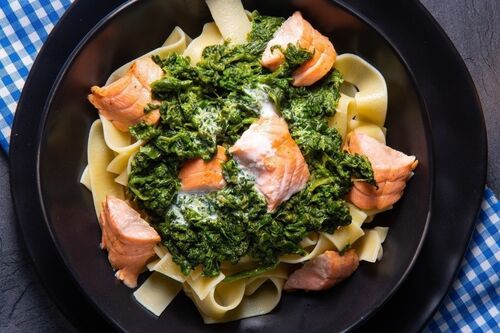 Tagliatelle with salmon and pesto