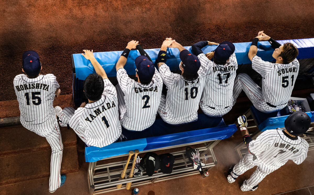 Japan players watch from the dug out. Picture: INPHO/James Crombie