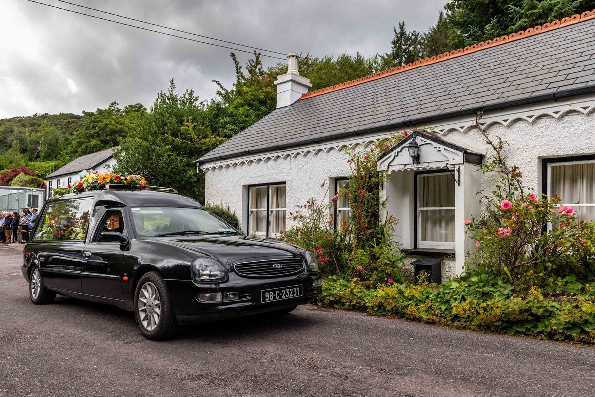 Fr Cronin’s remains were buried afterwards in Kilmacomogue Cemetery. Picture: Andy Gibson.