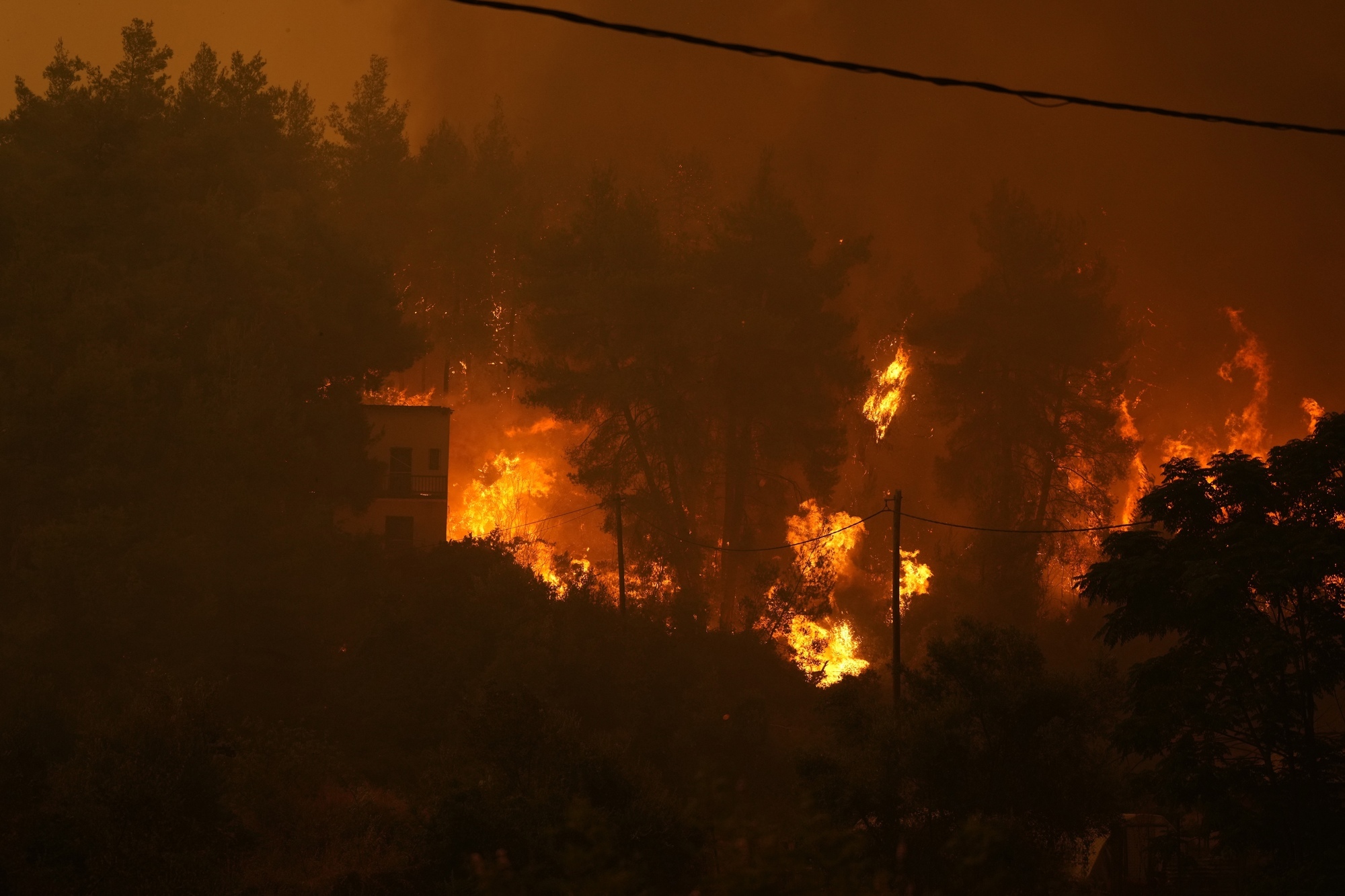 Massive forest fire burns in Greece for seventh day