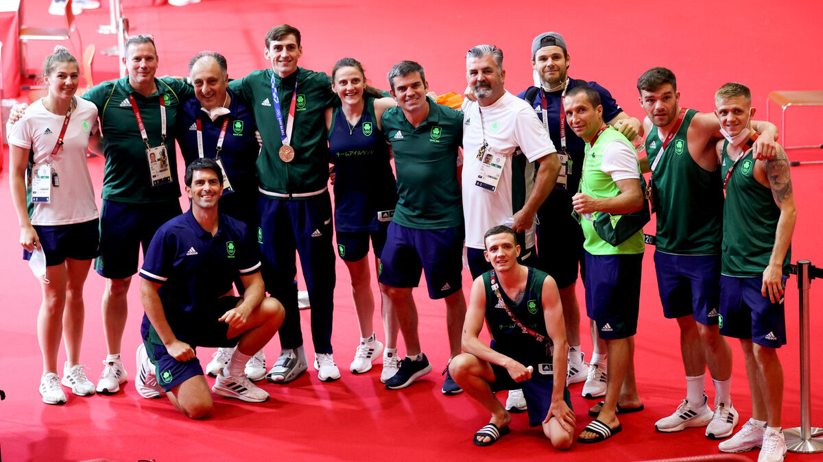 Team Ireland's (Backrow L to R) Aoife O'Rourke, Coach Zaur Antia, Aidan Walsh, Michaela Walsh, Coach Bernard Dunne, Coach John Conlan, Emmet Brennan, Kurt Walker and (bottom right, kneeling) Brendan Irvine celebrate with Aidan Walsh after receiving his Bronze Medal. Picture:INPHO/James Crombie
