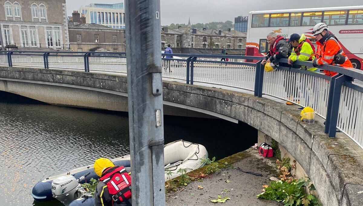 Coast Guard members assess the scene of the rescue in Cork City this evening. Picture: Lidia Riera