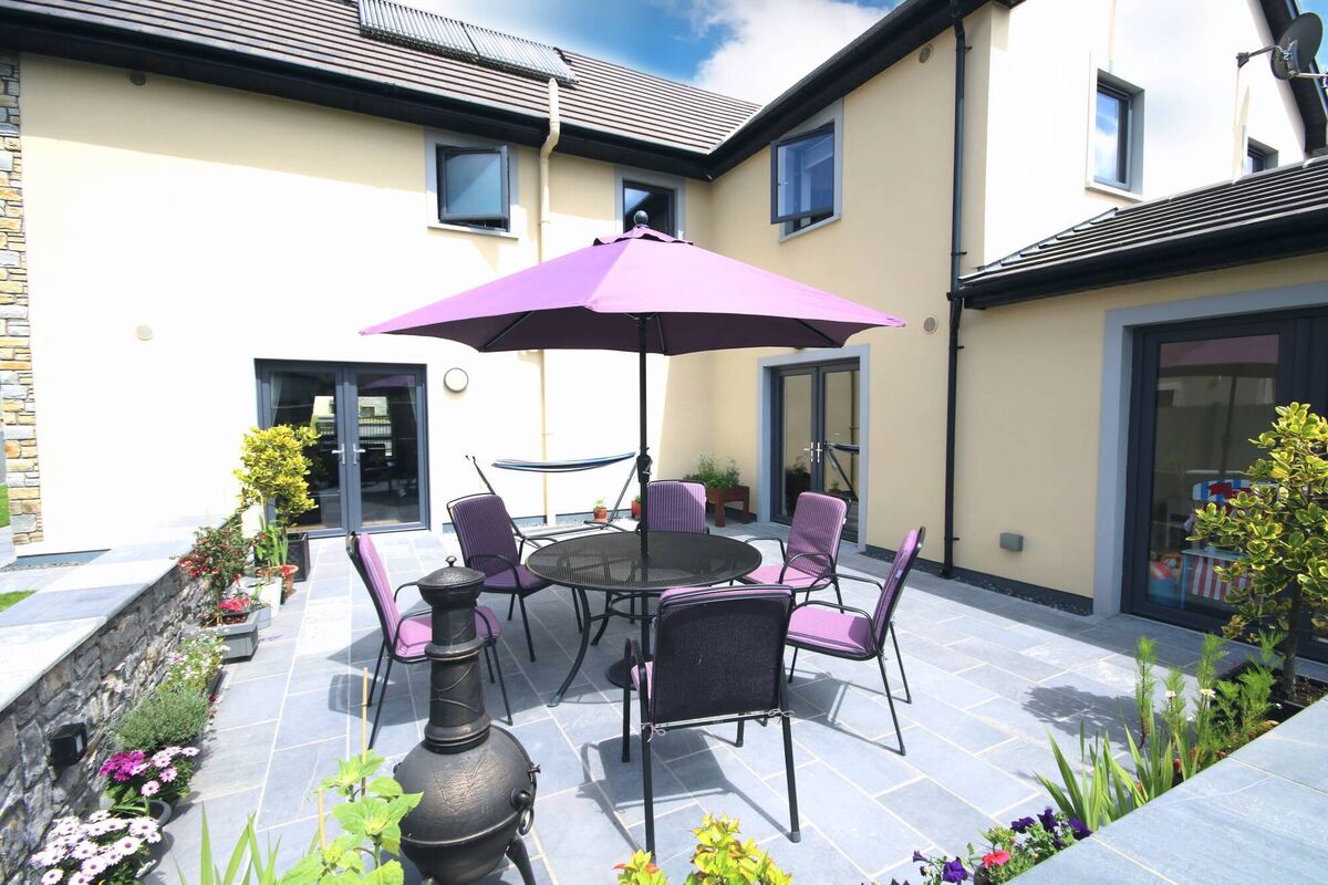 Sun trap terrace/patio Sun trap terrace/patio