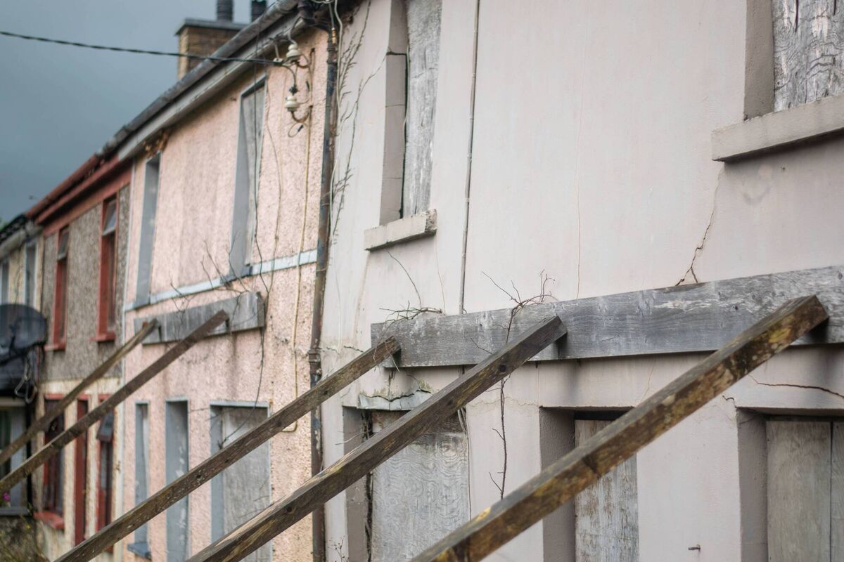 Derelict houses on Colbert Terrace in the town of Abbeyfeale, west Limerick. Picture: Darren Faul Derelict houses on Colbert Terrace in the town of Abbeyfeale, west Limerick. Picture: Darren Faul