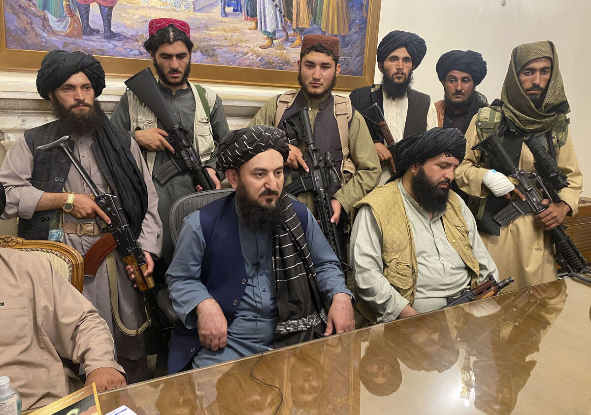 Taliban fighters take control of the Afghan presidential palace after Afghan President Ashraf Ghani fled the country, in Kabul, Afghanistan, Sunday, Aug. 15, 2021. Picture: AP Photo/Zabi Karimi