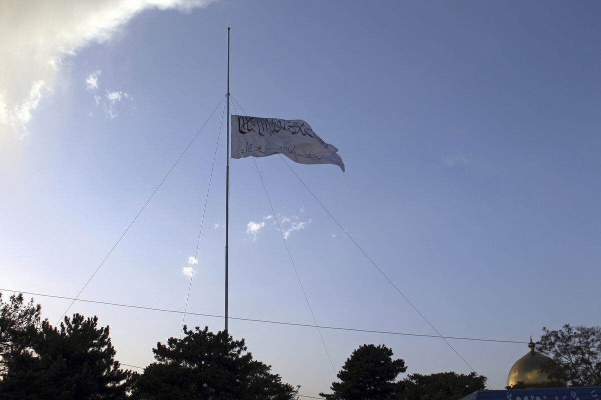 The Taliban flag flies at the Ghazni provincial governor's house, in Ghazni. Picture: AP Photo/Gulabuddin Amiri