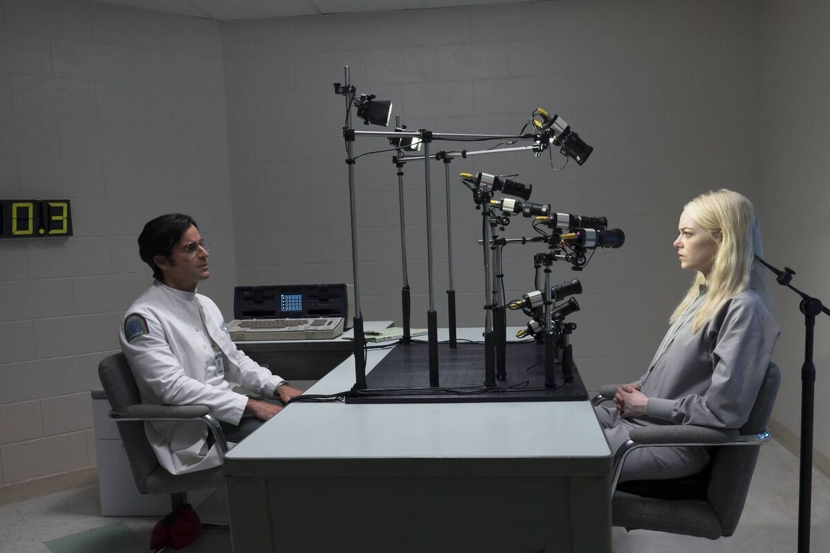 Justin Theroux and Emma Stone in Maniac