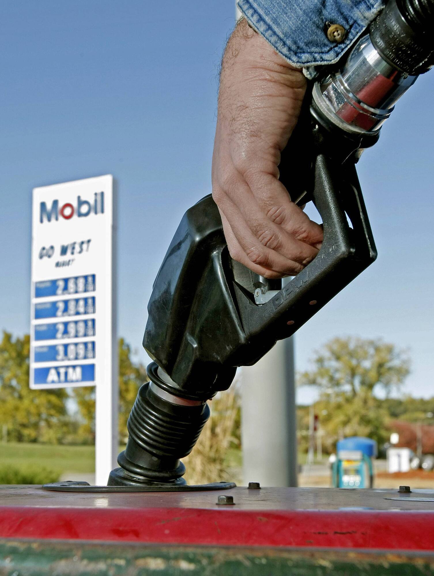 World's largest wealth fund warns oil majors over emissions
