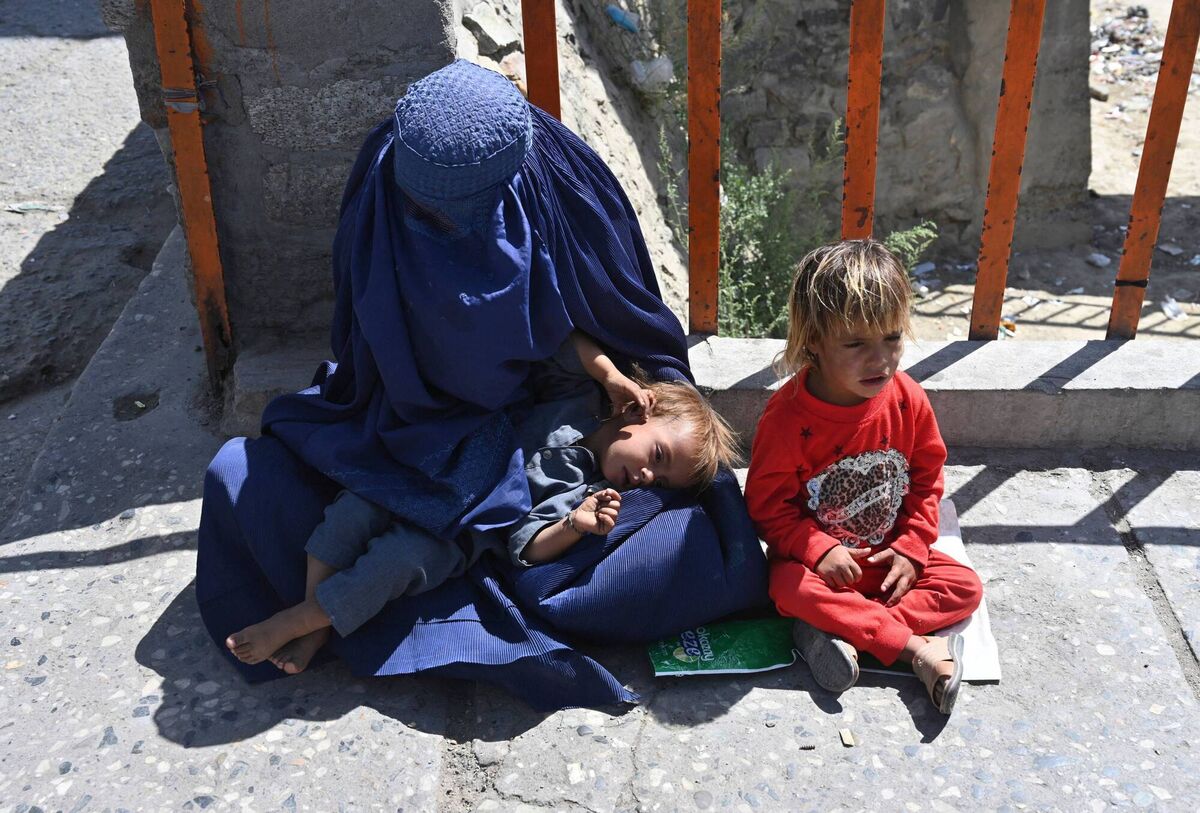 A woman with her children begs for alms at a bridge in Kabul. File picture: Adek Berry / AFP via Getty Images
