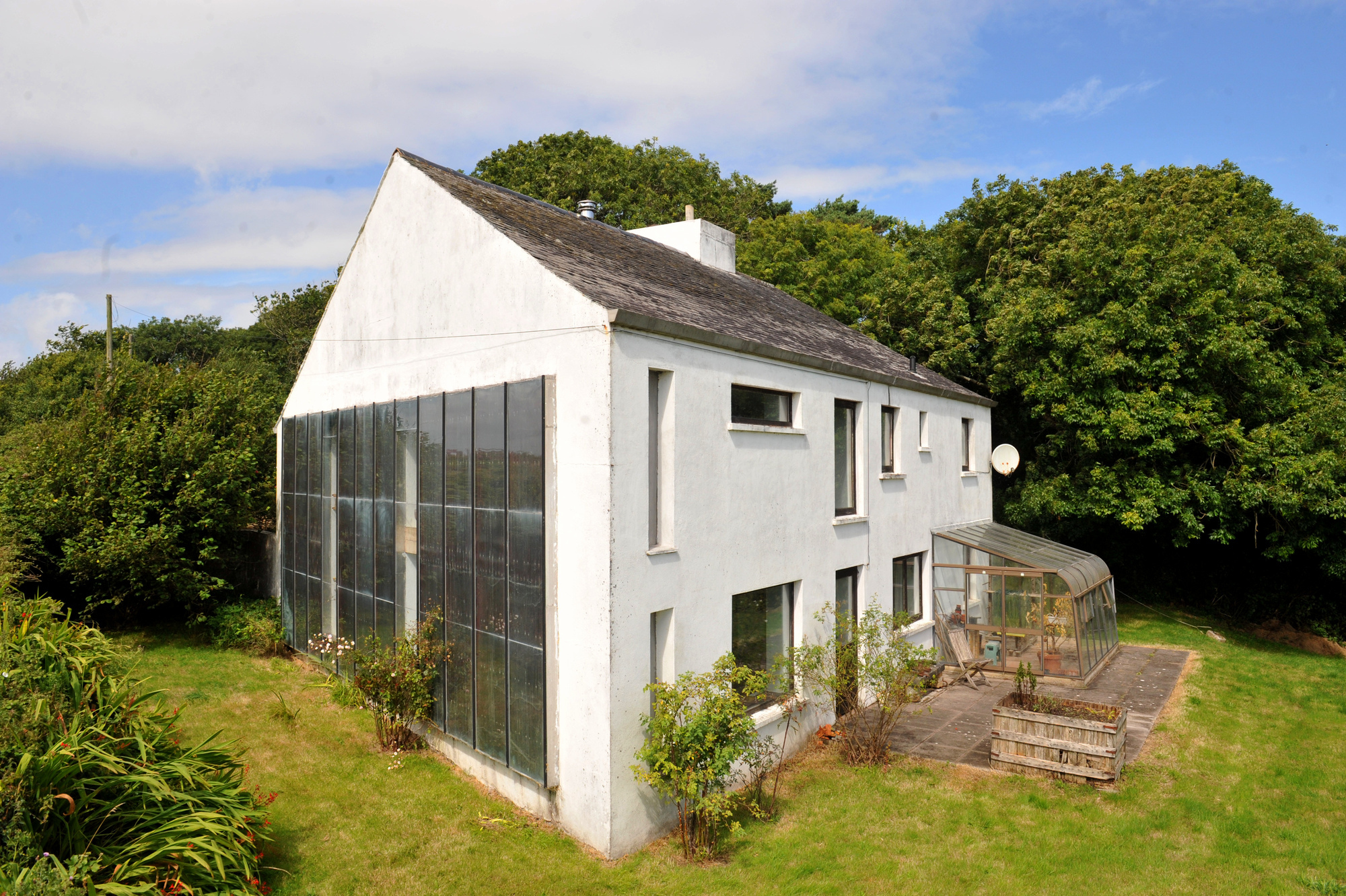 €300k buys Ireland's first solar power warmed home, built by ‘Hero of the  Planet’ architect William McDonough