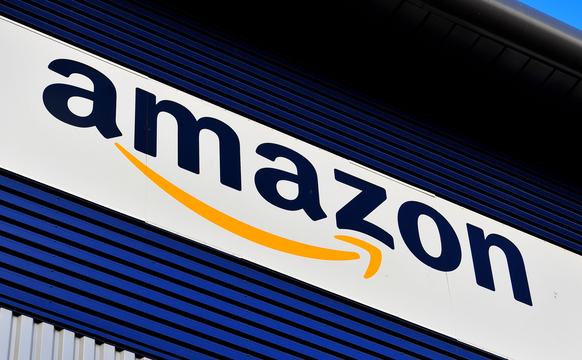 Amazon offering £1,000 bonus to new recruits amid UK hiring woes