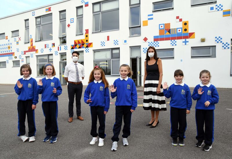 Sinéad Flannery, principal, and Alan Carney, deputy principal, with three sets of twins arriving back to school at Bunscoil Rinn an Chabhlaigh, Rushbrooke. From left: Danielle and Abigail O'Shea, Jessica and Sophie O'Neill and Sinéad and Amy Higgins. Picture: Denis Minihane Sinéad Flannery, principal, and Alan Carney, deputy principal, with three sets of twins arriving back to school at Bunscoil Rinn an Chabhlaigh, Rushbrooke. From left: Danielle and Abigail O'Shea, Jessica and Sophie O'Neill and Sinéad and Amy Higgins. Picture: Denis Minihane