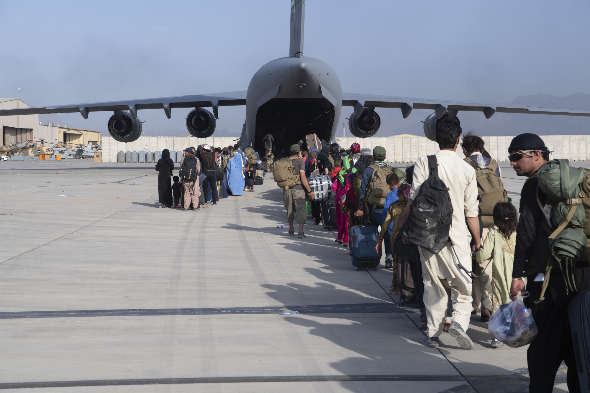 West warns of possible attack at Kabul airport amid airlift