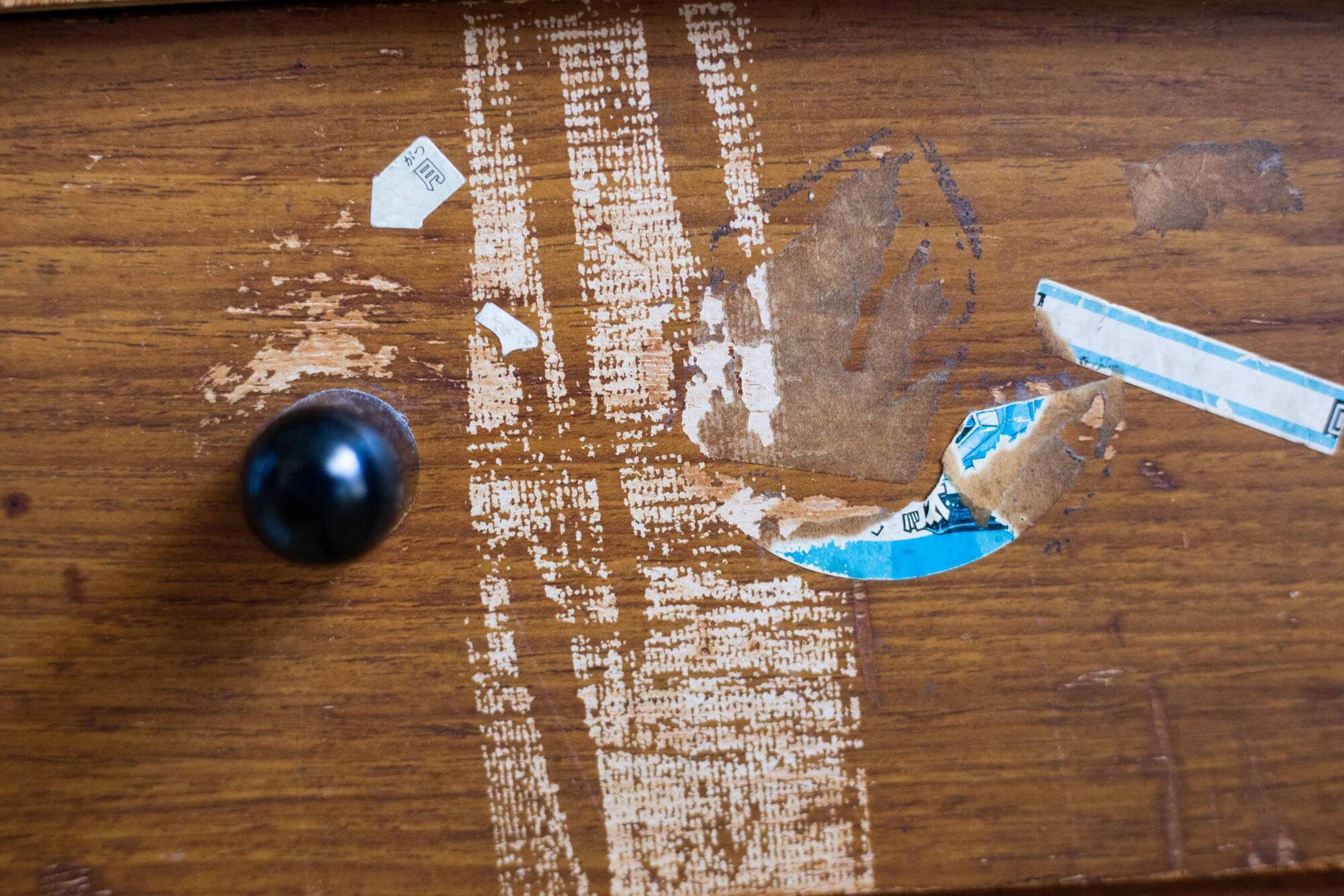 Life Hack: How to cleanly remove stickers and their residue from surfaces