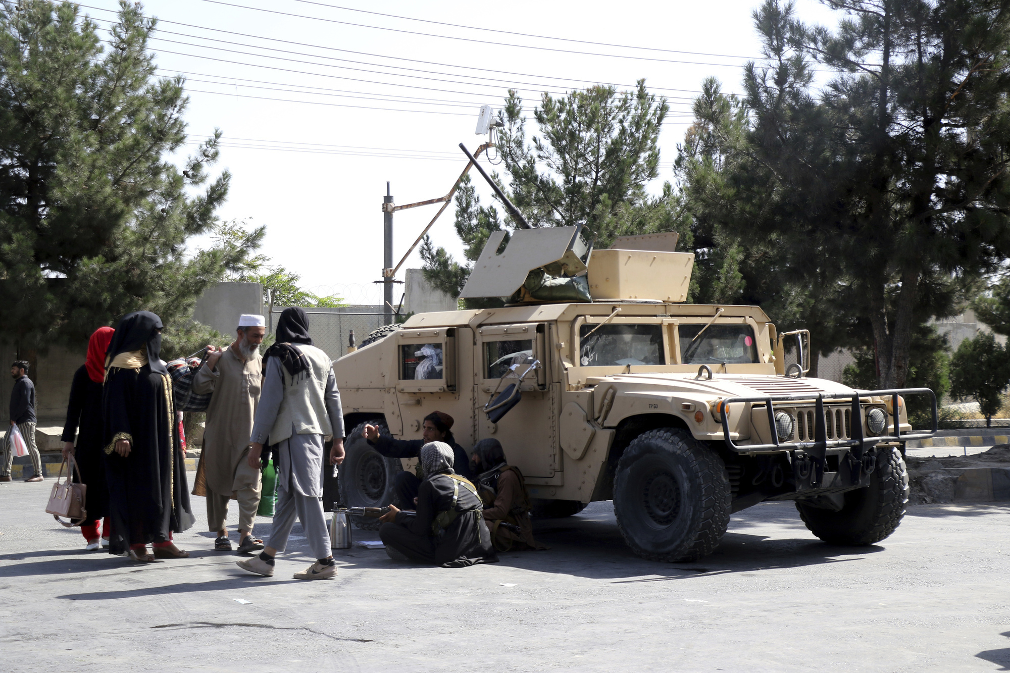 Taliban moves to seal off Kabul airport as US deadline approaches