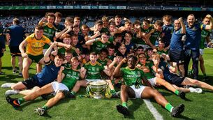 <p>28 August 2021; Meath players and staff celebrate with the cup after the Electric Ireland GAA Football All-Ireland Minor Championship Final match between Meath and Tyrone at Croke Park in Dublin. Photo by Ray McManus/Sportsfile</p>
