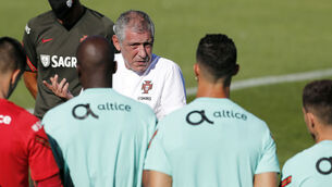 <p>Portugal's coach Fernando Santos looks at Cristiano Ronaldo while talking with his players during a training session in Oeiras, outside Lisbon. (AP Photo/Armando Franca)</p>