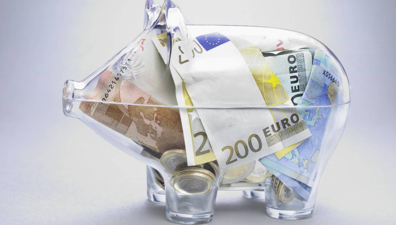 Money Talks: Time to talk about the piggy bank and saving to your kids 