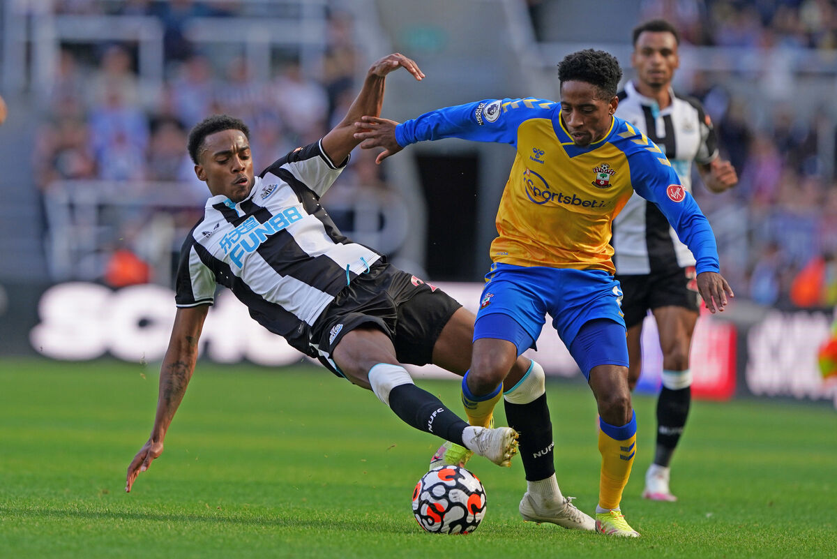 Newcastle United's Joe Willock (left) and Southampton's Kyle Walker-Peters battle for the ball
