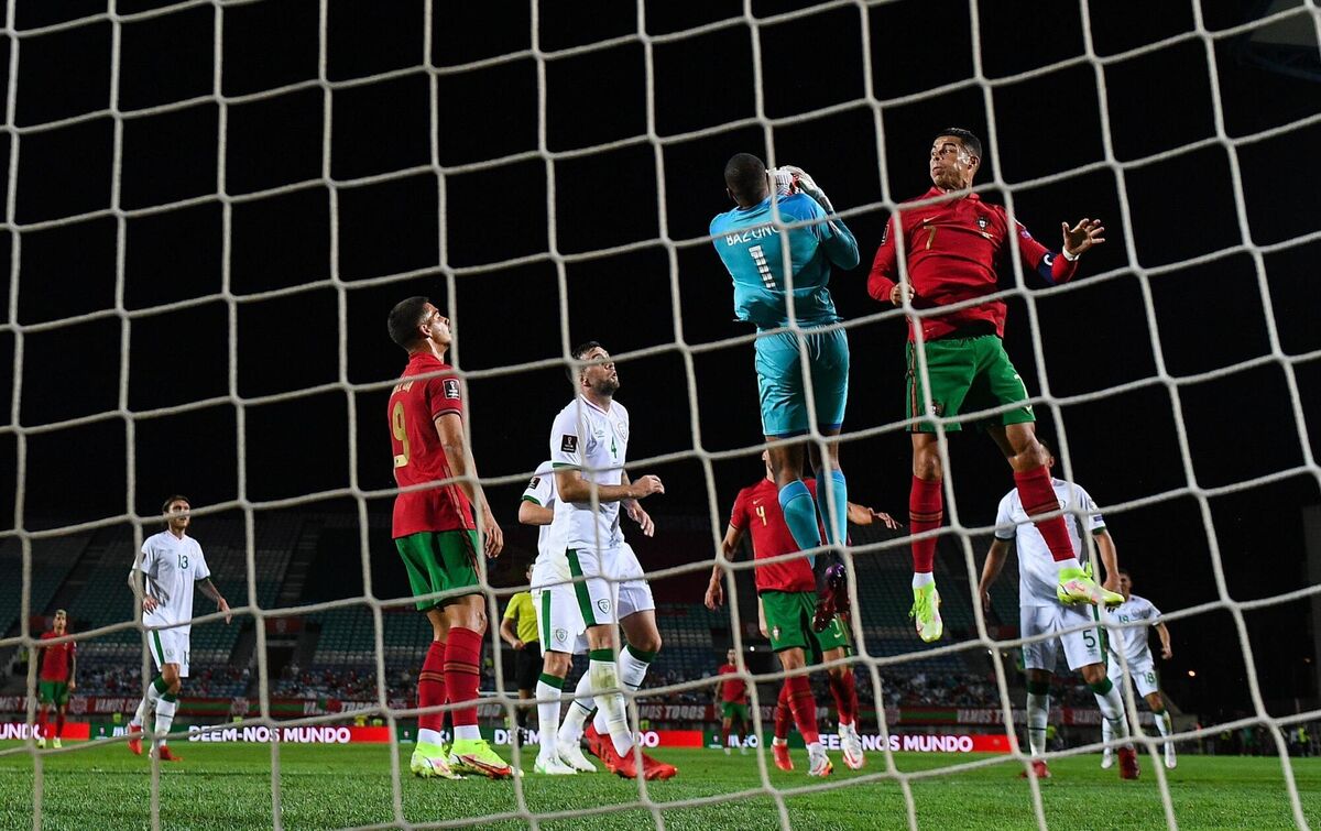 Bazunu in action against Ronaldo