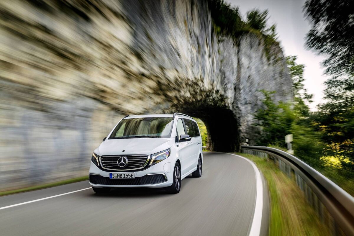 Mercedes claims a range of 213 miles (that’s 342 klicks) for the car Mercedes claims a range of 213 miles (that’s 342 klicks) for the car