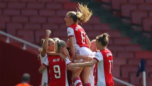 <p>LONDON, ENGLAND - SEPTEMBER 05: Beth Mead of Arsenal FC celebrates with teammates after scoring their team's second goal during the Barclays FA Women's Super League match between Arsenal Women and Chelsea Women at Emirates Stadium on September 05, 2021 in London, England. (Photo by Catherine Ivill/Getty Images)</p>