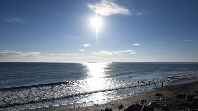 'Leave the Autumn coat at home': Forecasters predict mini-heatwave this week with 27C heat expected 'Leave the Autumn coat at home': Forecasters predict mini-heatwave this week with 27C heat expected