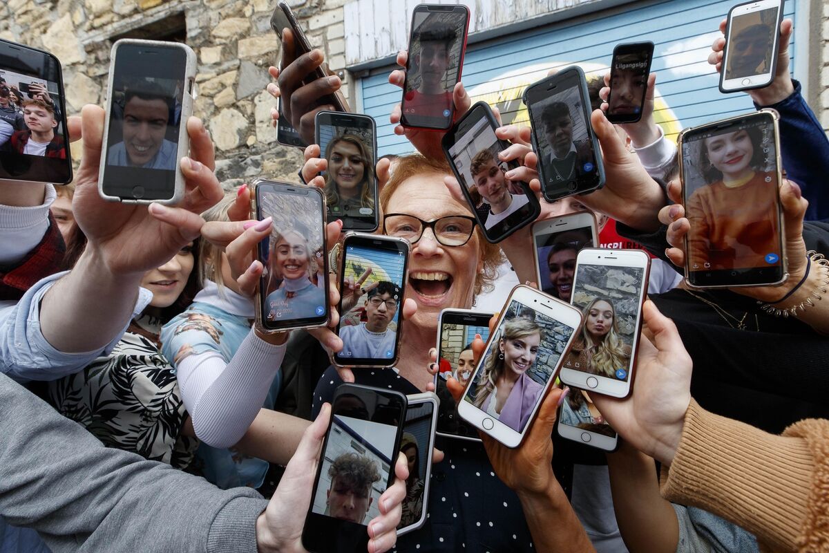 Noeline Blackwell, CEO of the Dublin Rape Crisis Centre, pictured with young Tiktokers in March 2020 at the launch of the #100consent campaign. Picture: Andres Poveda Noeline Blackwell, CEO of the Dublin Rape Crisis Centre, pictured with young Tiktokers in March 2020 at the launch of the #100consent campaign. Picture: Andres Poveda