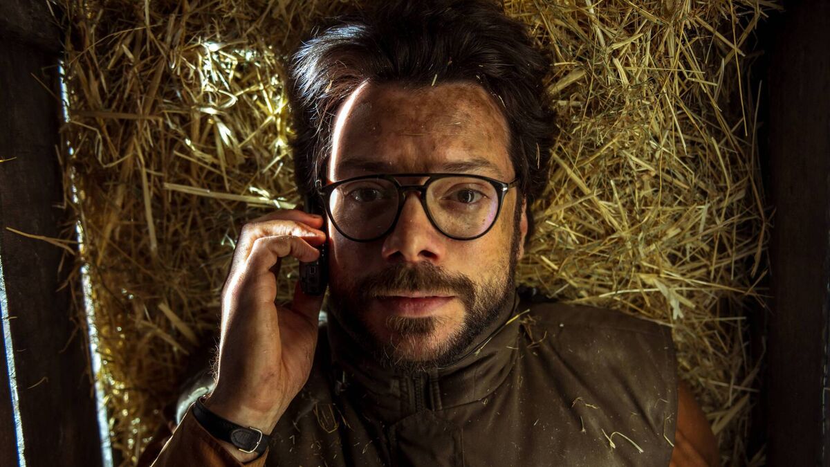 
                            The only one who doesn’t enter the bank is the leader, who stays outside and pulls the strings. Picture: Tamara Arranz Ramos