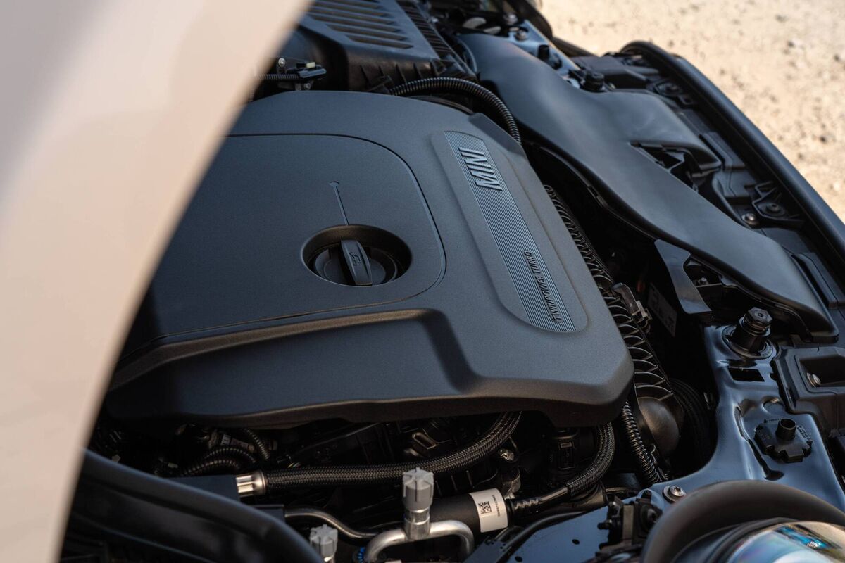 A three-cylinder 1.5 litre turbocharged petrol engine (136 bhp, 8.2 seconds 0-100 km/h and a top speed of 210 km/h)