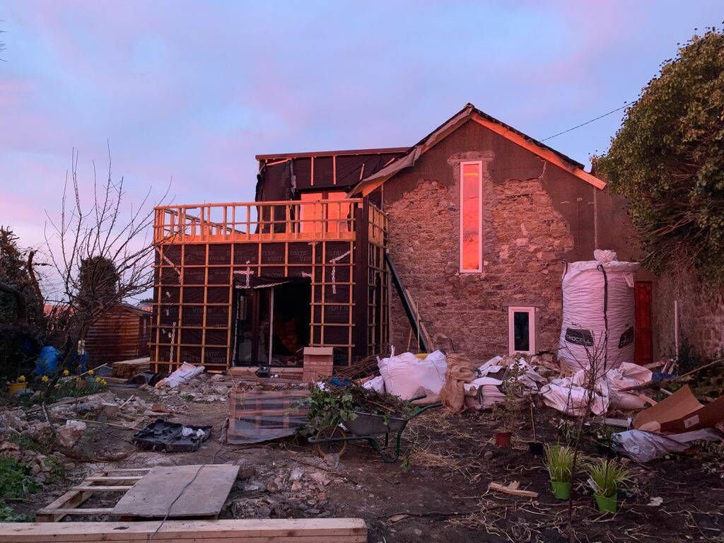 Seán wants the house to keep it in touch with its history: "It is a 170-year-old cottage. I think if you buy a house of that age, then you almost have a responsibility not to start ripping things out and throwing them away."