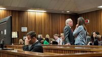 Policeman's late arrival delays Pistorius trial