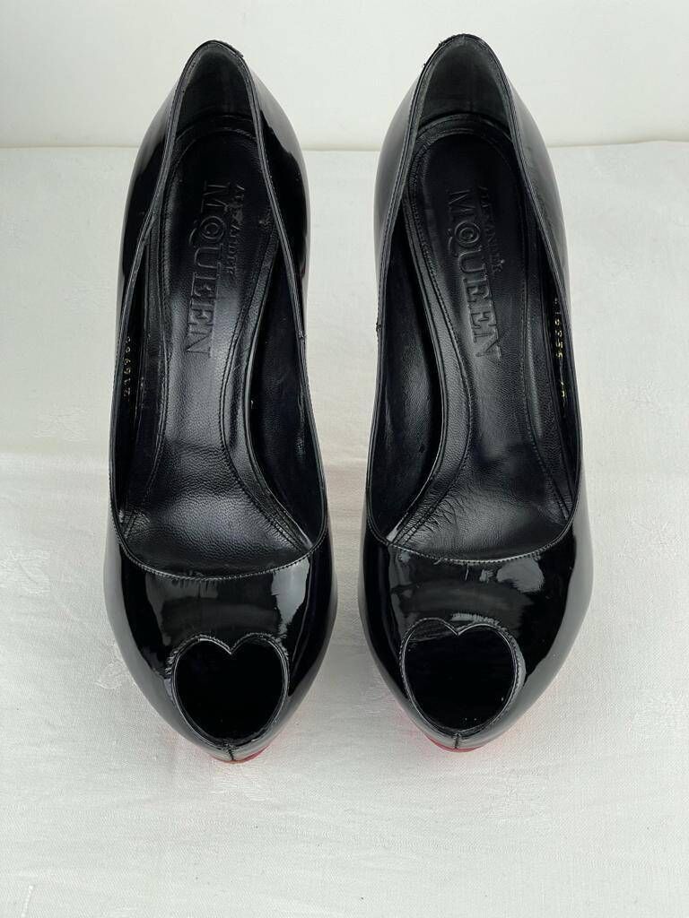 Pumps, €89, Alexander McQueen at Naphisa Designer Resale Pumps, €89, Alexander McQueen at Naphisa Designer Resale
