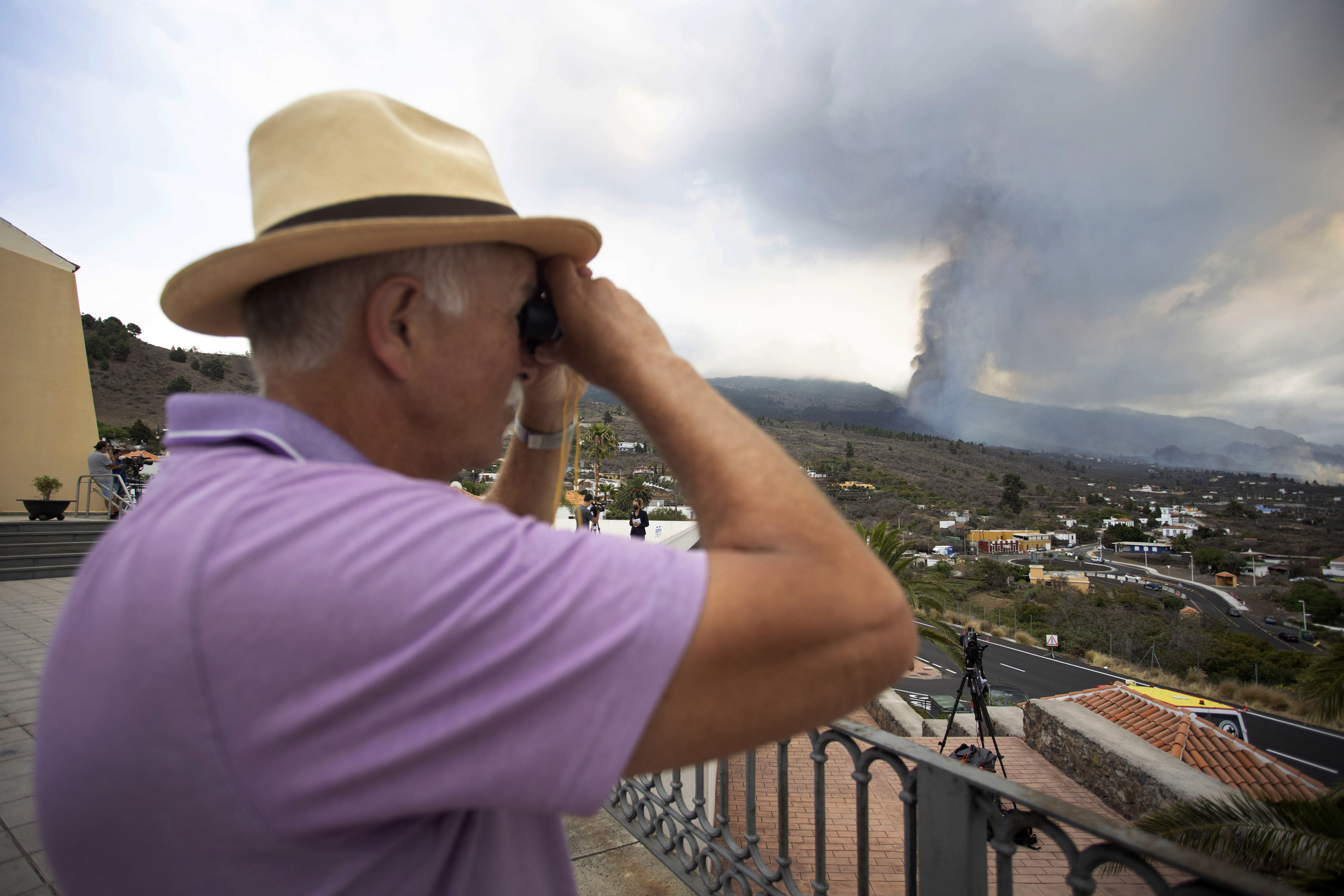 Canary Island volcano eruption could last three months, experts say