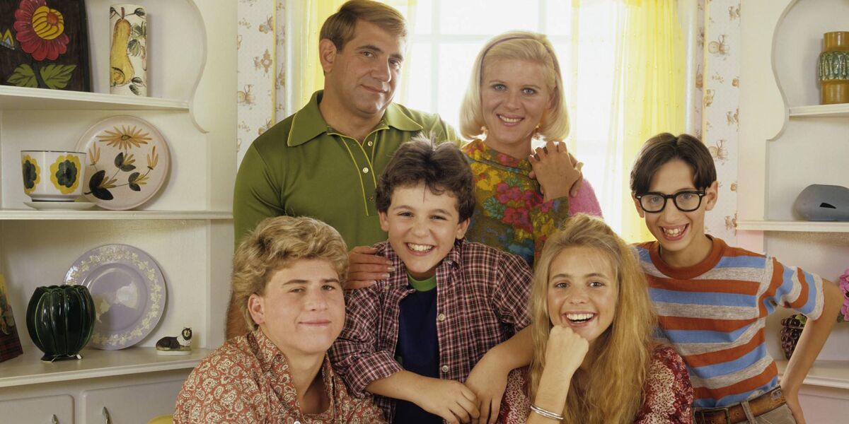 Dan Lauria, Alley Mills, Josh Saviano, Jason Hervey, Fred Savage, and Olivia d'Abo in The Wonder Years — from the beginning