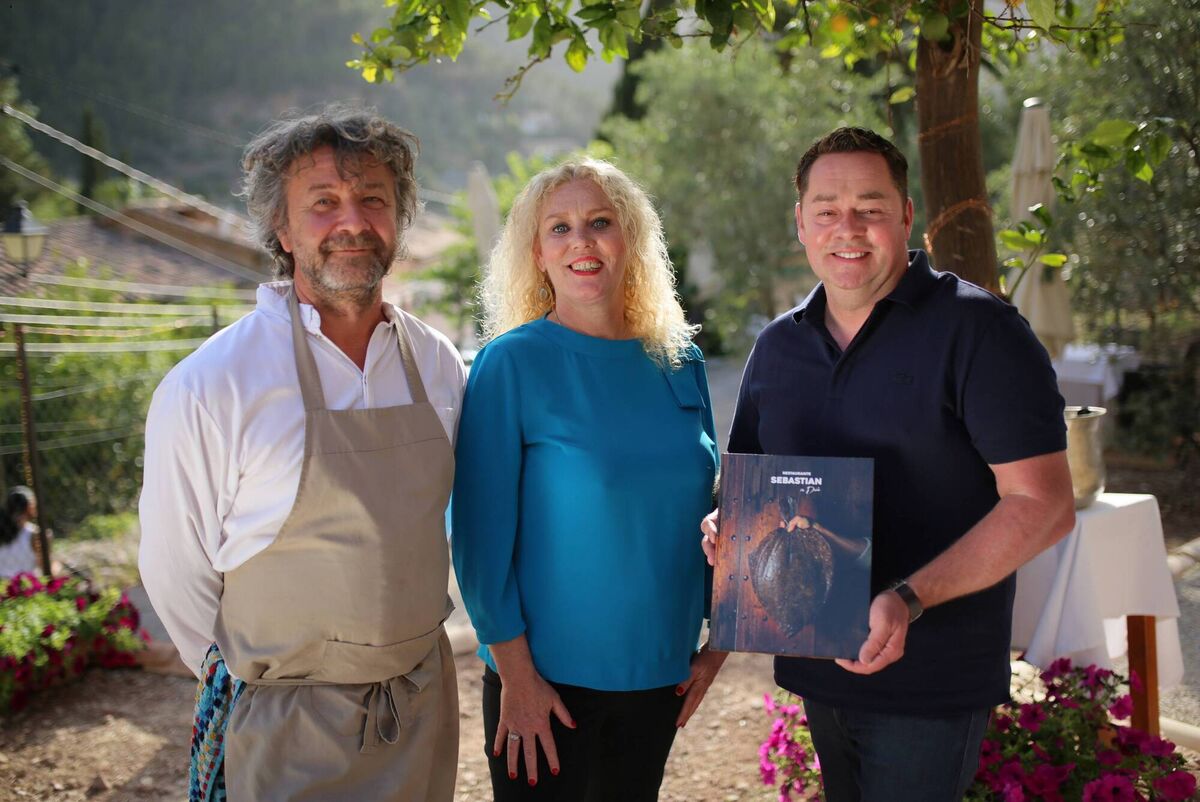 Neven visits the Tramuntana Mountains, which run along Mallorca’s northwest coast. In Deia village, Neven visits Sebastian Pasch from Sebastian’s Restaurant, which is managed by his Irish wife Patricia