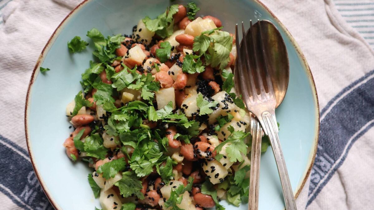 Kohlrabi, pinto beans and coriander