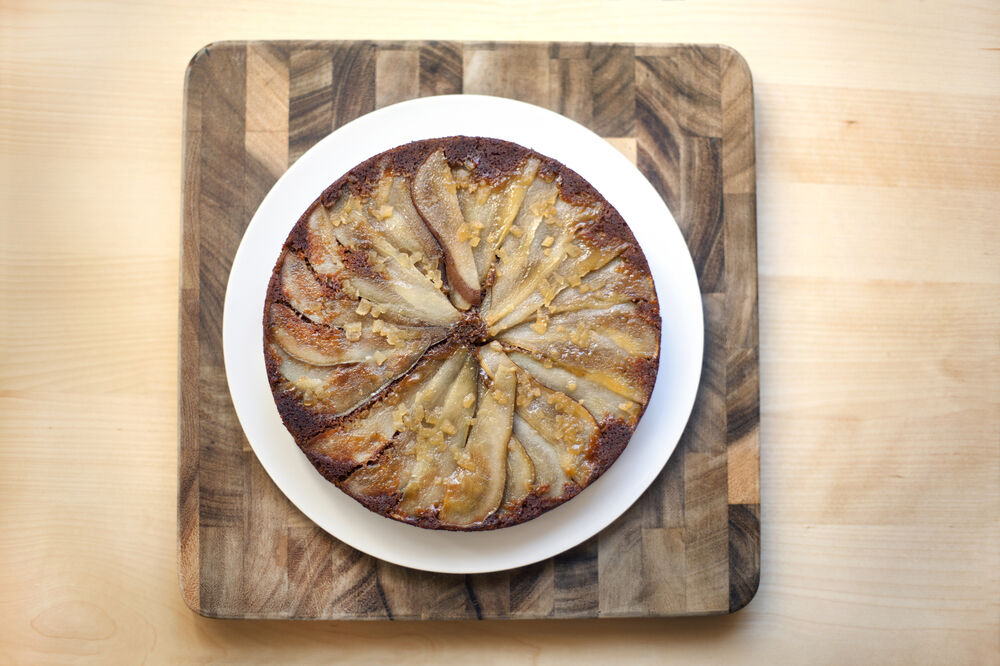 Warm pear sponge pudding