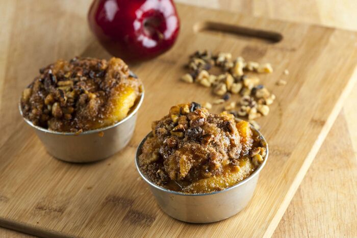 Mini puddings with nuts and apple
