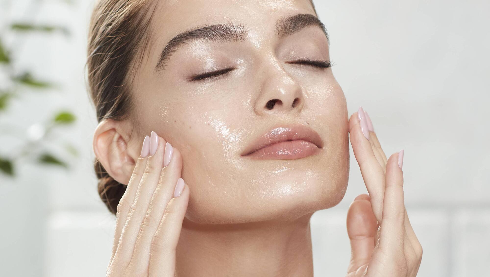 How salicylic acid improves blackheads, acne, large pores and more